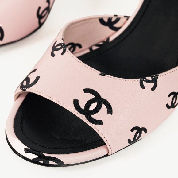 Chanel 22S Light Pink CC-Print Leather Sandals - Picture 7 of 11